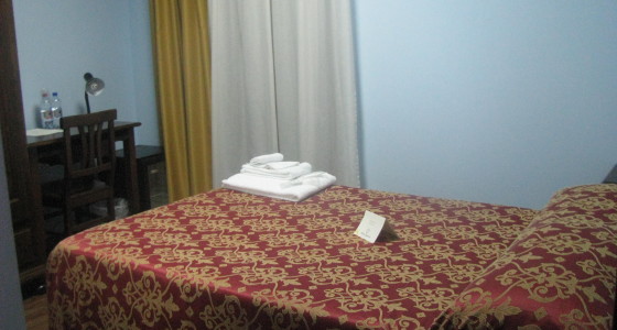 Three-quarter bed room